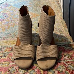 Gentle souls by Kenneth Cole, leather, tan sandal heels, women’s size 9